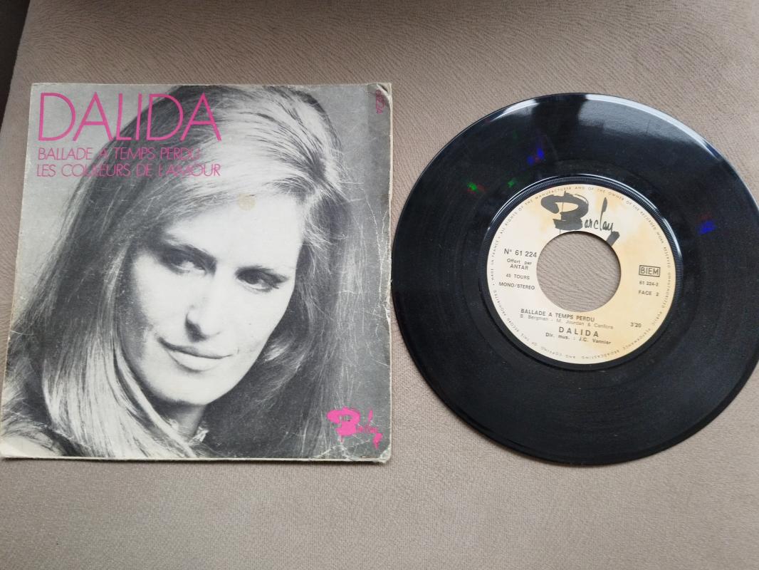 Dalida – Ballade A Temps Perdu / Les Couleurs De L’Amour-1969 FRANSA BASIM 45 LİK PLAK