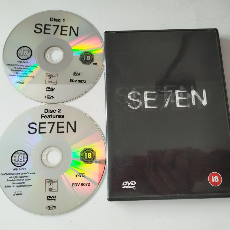 Seven  /Brad Pitt - Morgan Freeman   - 2. El  2xDVD Film / Türkçe dil seçeneği yoktur