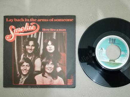 SMOKIE - LAY BACK IN THE ARMS OF SOMEONE - 1977 ALMANYA BASIM 45 LİK PLAK