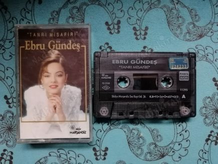 EBRU GÜNDEŞ - Tanrı Misafiri- 1993 Basım Kaset