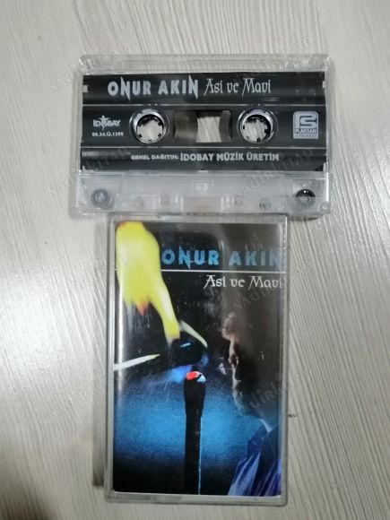 ONUR AKIN - ASİ VE MAVİ - 1999 TÜRKİYE BASIM -(KASET)