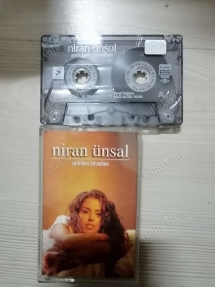 NİRAN ÜNSAL -  ŞARKILARA TUTUNDUM  1999  TÜRKİYE BASIM  *KASET*