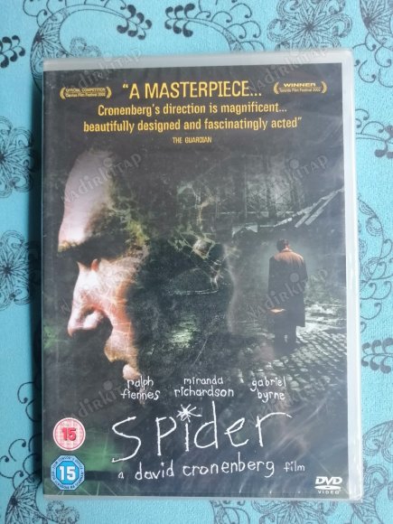 SPIDER -  A DAVID CRONENBERG FILM - 95 DAKİKA+EXTRAS - DVD FİLM- AVRUPA BASIM TÜRKÇE DİL SEÇENEĞİ YOKTUR (+15) * AÇILMAMIŞ AMBALAJINDA*