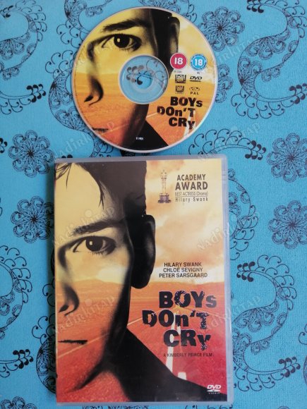 BOYS DON’T CRY - A KIMBERLY PEIRCE  FILM - HILARY SWANK  - 118 DAKİKA + EXTRAS  DVD FİLM-AVRUPA BASIM TÜRKÇE DİL SEÇENEĞİ YOKTUR (+18)