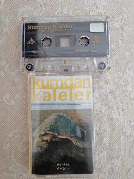 KUMDAN KALELER - DENİZE DOĞRU 1996  TÜRKİYE BASIM -(KASET)