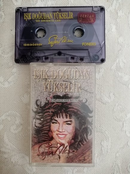 SEZEN AKSU - IŞIK DOĞUDAN YÜKSELİR  1995 TÜRKİYE BASIM -(KASET)