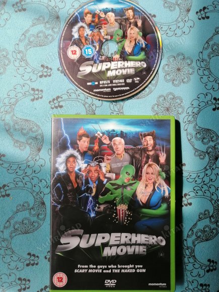 SUPERHERO MOVIE -   DVD  FİLM - 82  DAKİKA +EXTRAS AVRUPA BASIM TÜRKÇE DİL SEÇENEĞİ YOKTUR (+12)