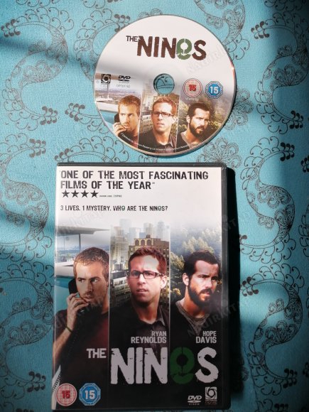 THE NINES - RYAN REYNOLDS / HOPE DAVIS  DVD  FİLM - 99 DAKİKA +EXTRAS AVRUPA BASIM TÜRKÇE DİL SEÇENEĞİ YOKTUR (+15)