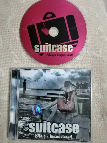 SUITCASE / BİLDİĞİN HERŞEYİ UNUT   /  ALBÜM  CD - 2009 TÜRKİYE  BASIM