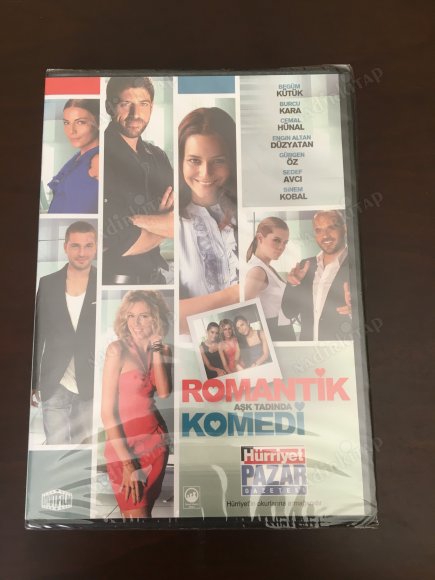 ROMANTİK KOMEDİ - DVD FİLM- 110 DAKİKA - TÜRKİYE BASIM- AÇILMAMIŞ AMBALAJINDA