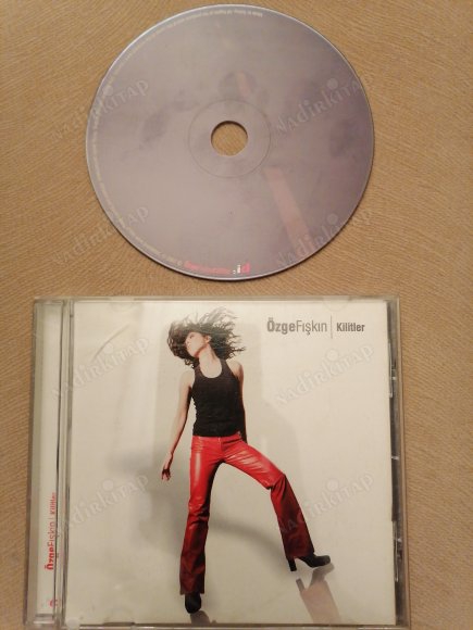 ÖZGE FIŞKIN  - KİLİTLER  2007 TÜRKİYE BASIM CD