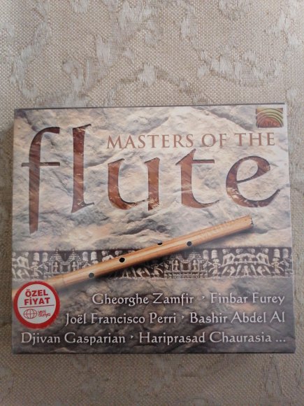 MASTERS OF THE FLUTE - GHEORGE ZAMFIR FINBAR FUREY BAHIR ABDEL AL DIVAN GASPARIAN - 2001 ALMANYA  BASIM  CD ALBÜM - AÇILMAMIŞ AMBALAJINDA