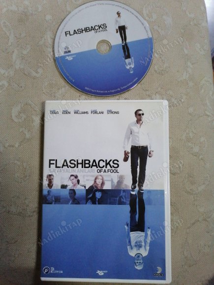 BİR APTALIN ANILARI ( FLASHBACKS OF A FOOL ) - DANIEL CRAIG / HARRY EDEN  - TÜRKİYE BASIM - 114 DAKİKA - DVD FİLM