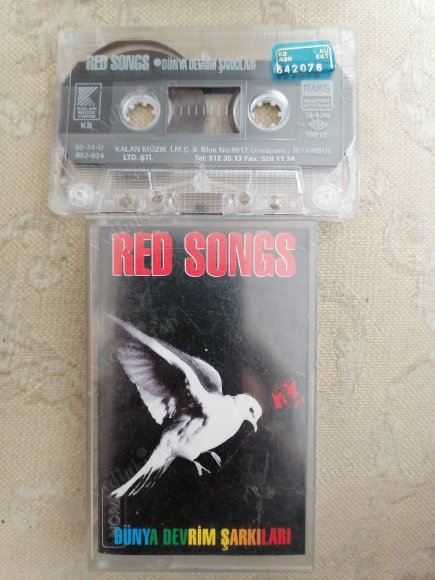 RED SONGS  - DEVRİM ŞARKILARI - 1992  TÜRKİYE  BASIM ( KASET )