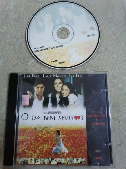 MARE NOSTRUM / ULAŞ ÖZDEMİR - O DA BENİ SEVİYOR  ( FİLM MÜZİKLERİ ) - 2001 TÜRKİYE  BASIM  CD ALBÜM