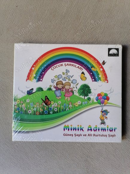 MİNİK ADIMLAR / ÇOCUK ŞARKILARI - GÜNEŞ ŞAYLI ve  ALİ KURTULUŞ ŞAYLI  - TÜRKİYE BASIM  CD ALBÜM - AÇILMAMIŞ AMBALAJINDA