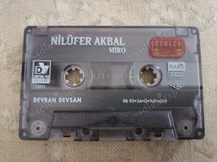 NİLÜFER AKBAL - MİRO - 1995  TÜRKİYE BASIM KASET ALBÜM ( SADECE KASET KARTONETİ YOKTUR)