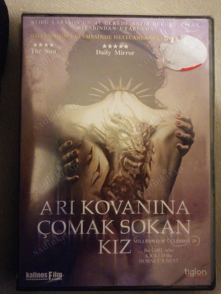 ARI KOVANINA ÇOMAK SOKAN KIZ / MİLENYUM ÜÇLEMESİ III - 140 DAKİKA TÜRKİYE BASIM -  DVD  FİLM - AÇILMAMIŞ AMBALAJINDA