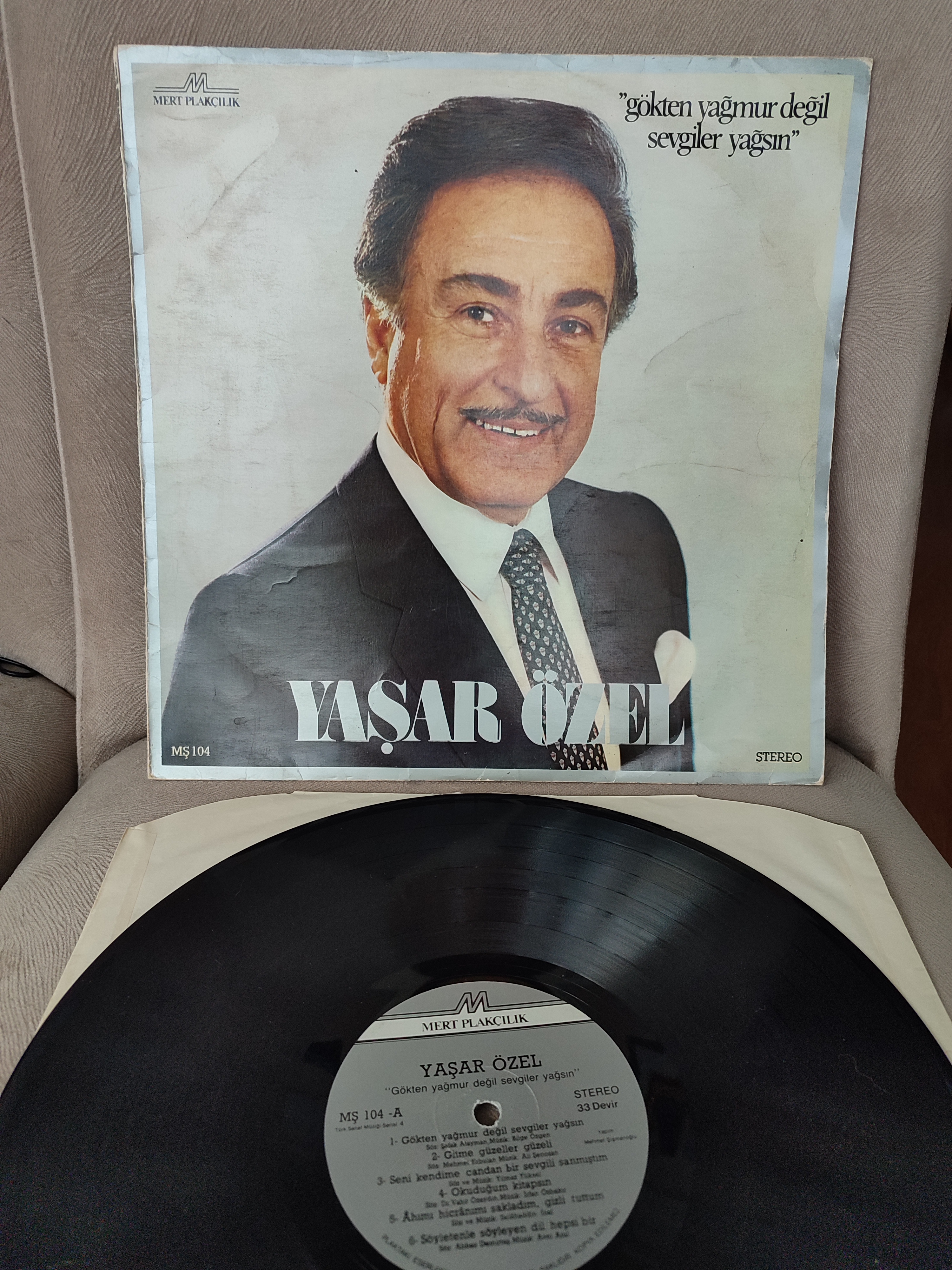 YAŞAR ÖZEL - Gökten Yağmur Değil Sevgiler Yağsın - 1984 Türkiye Basım 33 Lük LP Albüm Plak 2.el