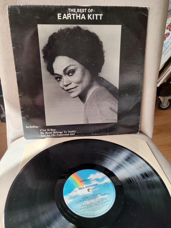 The Best of EARTHA KITT -  1982 İngiltere Basım 33 lük LP Plak / Üsküdar’a Giderken Bu Albümde 2.el