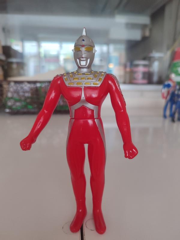 JAPON  Ultraman Hero  - 17 cm  Boyunda 1983 Japonya Bandai Yapımı 2.el