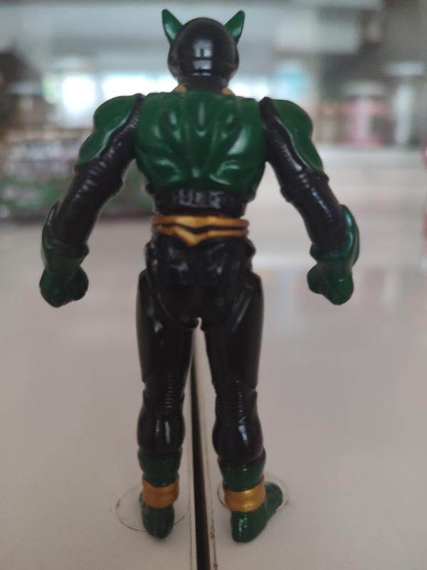 JAPON Masked Kamen Rider Gills  Figürü - 9 cm  Boyunda 2001 Bandai Yapımı 2.el