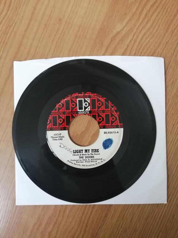 THE DOORS - LIGHT MY FIRE - 1967 USA BASIM 45 LİK PLAK - KAPAKSIZDIR