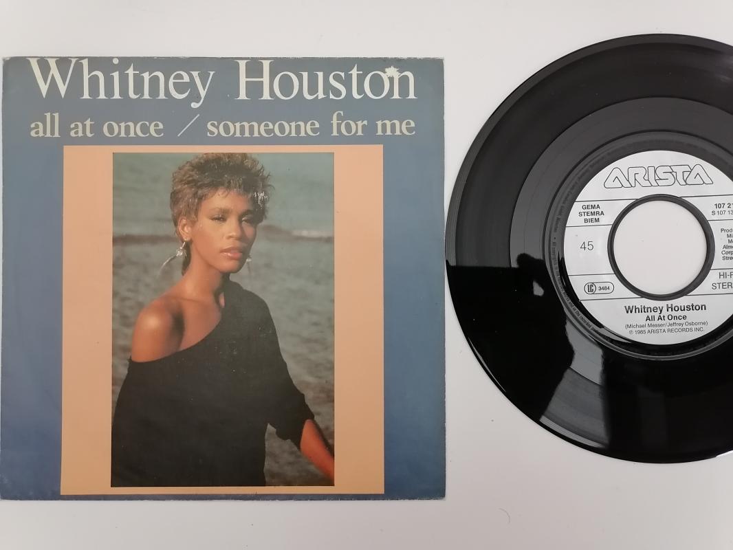 WHITNEY HOUSTON - ALL AT ONCE /  SOMEONE FOR ME - 1985 ALMANYA  BASIM 45 LİK PLAK