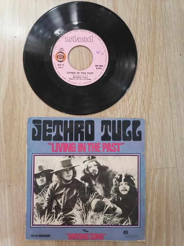 JETHRO TULL - LIVING IN THE PAST / DRIVING SONG - 1969 FRANSA  BASIM 45’LİK  PLAK