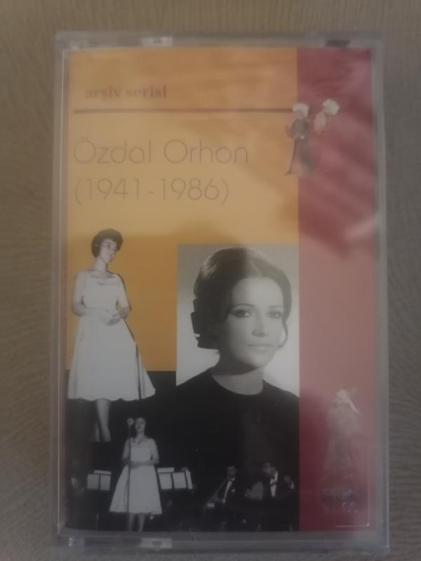 ÖZDAL ORHON - ARŞİV SERİSİ (1941-1986 ) - 1998 TÜRKİYE BASIM ALBÜM KASET - AÇILMAMIŞ AMBALAJINDA