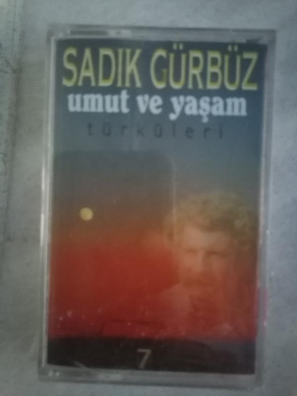 SADIK GÜRBÜZ - UMUT VE YAŞAM TÜRKÜLERİ  - 1997 TÜRKİYE BASIM ALBÜM KASET - AÇILMAMIŞ AMBALAJINDA