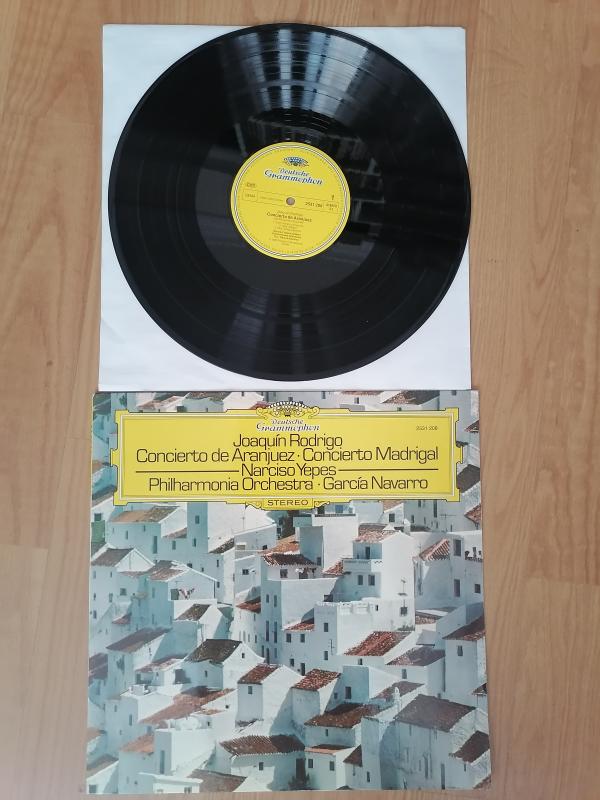 RODRIGO GİTAR KONÇERTOSU Deutsche Grammophon GİTAR : Narciso YEPES 1980 Almanya Basım LP 33lük PLAK