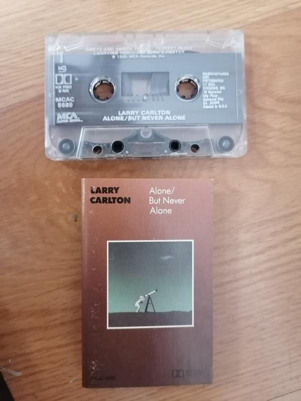 LARRY CARLTON - Alone / But Never Alone  1986 USA  Basım KASET ALBÜM