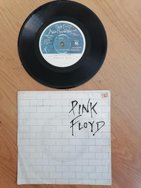 PINK FLOYD  - ANOTHER BRICK IN THE WALL - 1979 PORTEKİZ BASIM 45 LİK PLAK