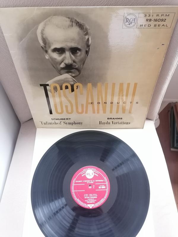 TOSCANINI Conducts ‎Symphony No. 8 / Variations On A Theme By Haydn 1958 İngiltere Basım Plak Albüm