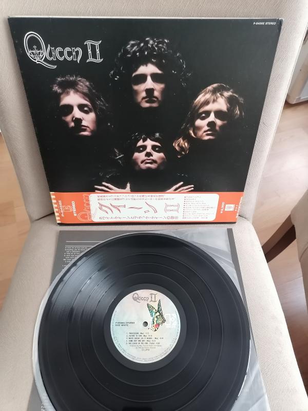 QUEEN - Queen II -  1974 Japonya Basım - Nadir 33 lük LP Plak Albüm - Obi’li 2. EL