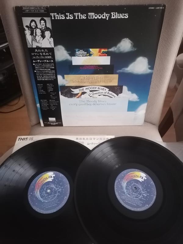 THE MOODY BLUES - This The Moody Blues - 1983 Japonya Basım - DOUBLE LP Plak Albüm - Obi’li 2. el