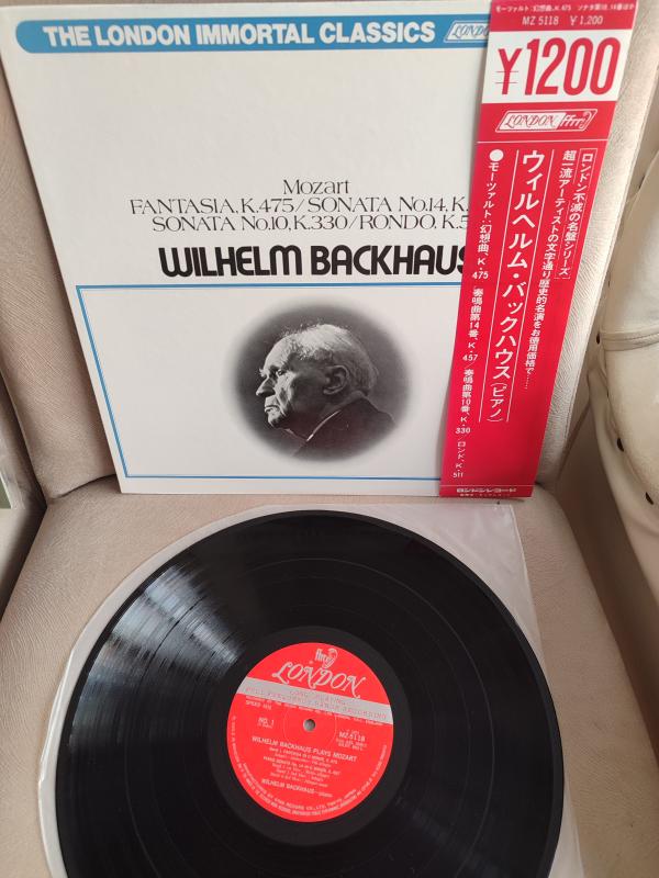 WILHELM BACKHAUS Plays  MOZART - 1974 Japonya Basım - LP Plak Albüm - Obi’li 2. el