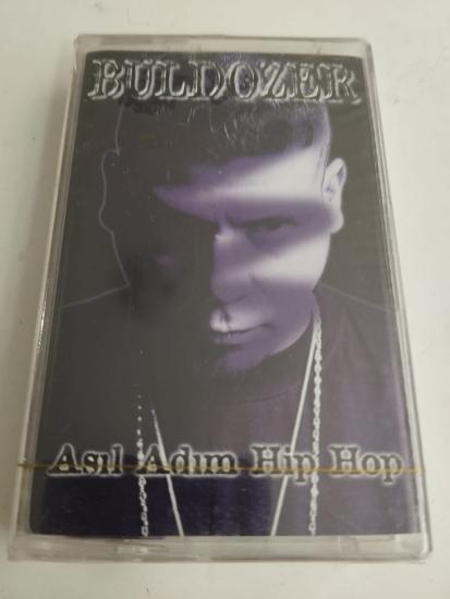 Buldozer – Asıl Adım Hip Hop - 2002 Türkiye Basım Kaset Albüm(Açılmamış Ambalajlı)