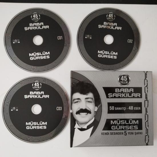 45 Yıllık Baba Şarkılar / Müslüm Gürses -  2013 Türkiye  Basım  2. El   3xCD  Box+kitapçıklı