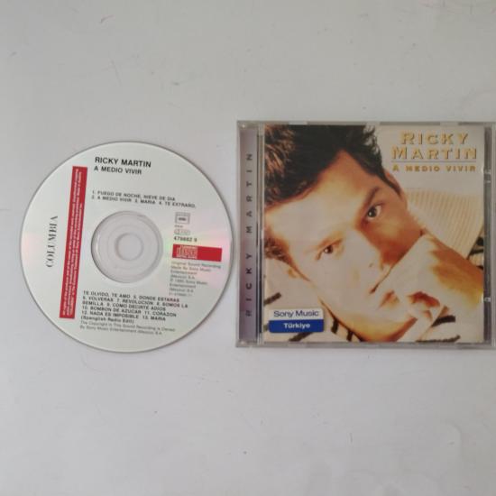 Ricky Martin / A Medio Vivir -  1995 Avrupa Basım - 2. El CD Albüm