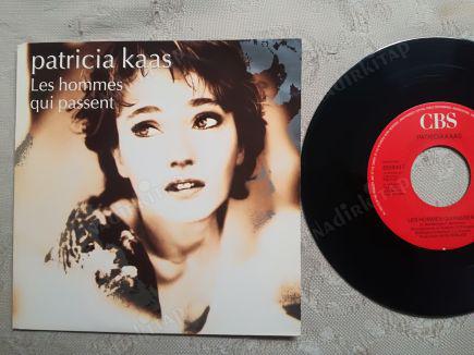 PATRICIA KAAS - LES HOMMES QUI PASSENT - 1990 HOLLANDA  BASIM 45 LİK PLAK