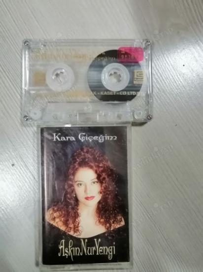 AŞKIN NUR YENGİ  -  KARA ÇİÇEĞİM 1994  TÜRKİYE BASIM  *KASET*