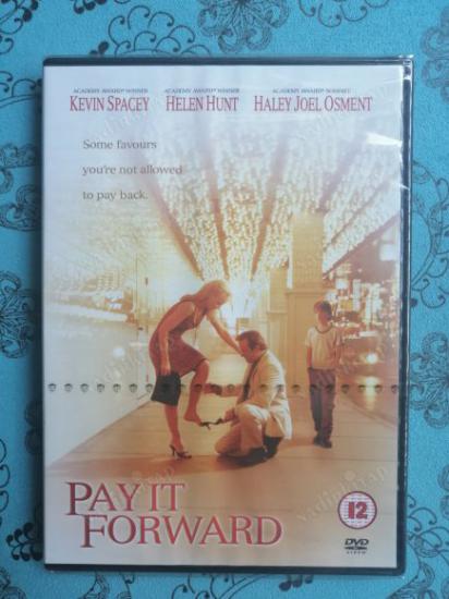 PAY IT FORWARD - HELEN HUNT/KEVIN SPACEY 119 DAKİKA+EXTRAS  -DVD FİLM- AVRUPA BASIM TÜRKÇE DİL SEÇENEĞİ YOKTUR (+12) *AÇILMAMIŞ AMBALAJINDA*