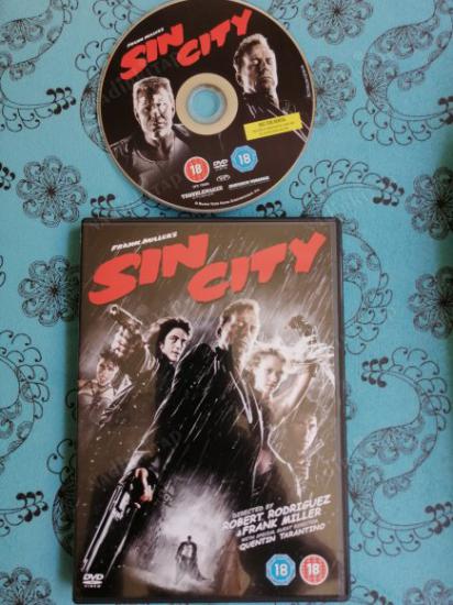 Frank Miller’s SIN CITY  - ROBERTO RODRIGUEZ & FRANK MILLER - 119  DAKİKA + EXTRAS  DVD FİLM-AVRUPA BASIM TÜRKÇE DİL SEÇENEĞİ YOKTUR (+18)