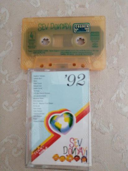 SEV DÜNYAYI ’92  1992 TÜRKİYE BASIM  KASET