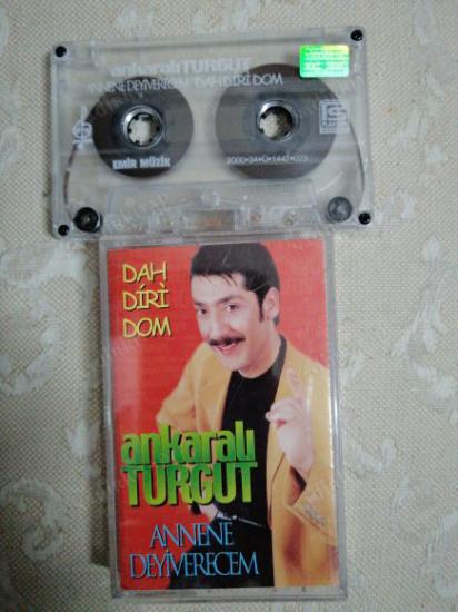 ANKARALI TURGUT  - DAH DİRİ DOM ANNENE DEYİVERECEM  2000  TÜRKİYE BASIM -(KASET)