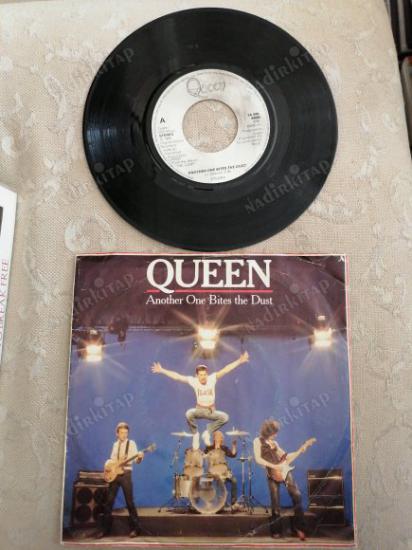 QUEEN - ANOTHER ONE BITES THE DUST - 1980 FRANSA  BASIM 45 LİK PLAK