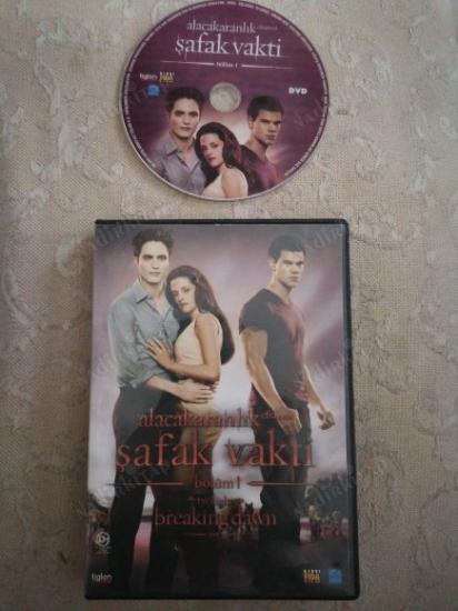 ALACAKARANLIK - BREAKING DAWN (ŞAFAK VAKTİ) BÖLÜM 1- TÜRKİYE BASIM DVD Film - 117 DAKİKA