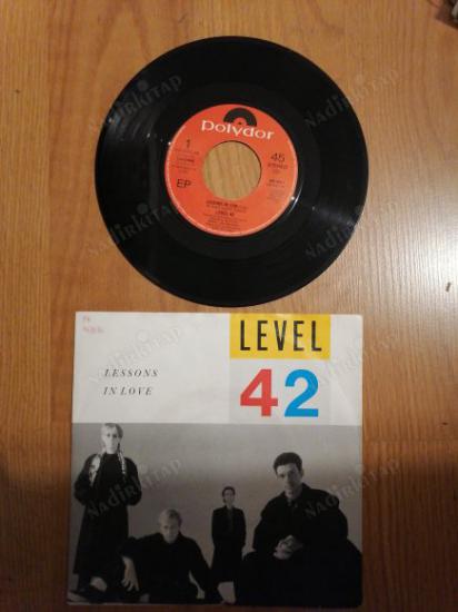 LEVEL 42 - LESSONS IN LOVE -1986 FRANSA  BASIM 45 LİK PLAK